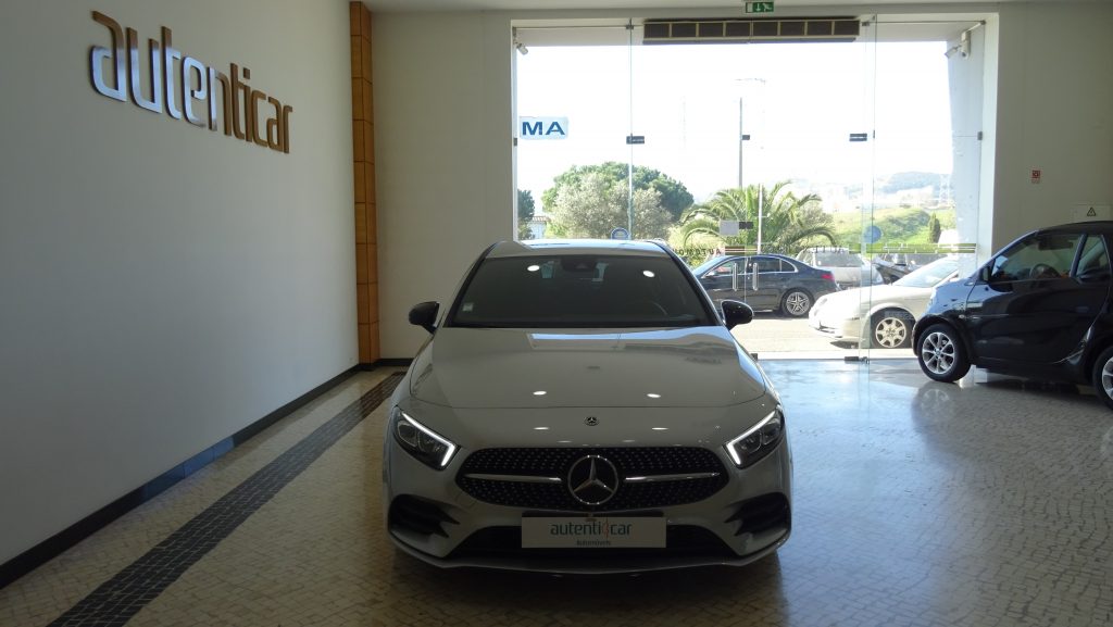 Mercedes-Benz A 180D AMG Line Aut. cheio