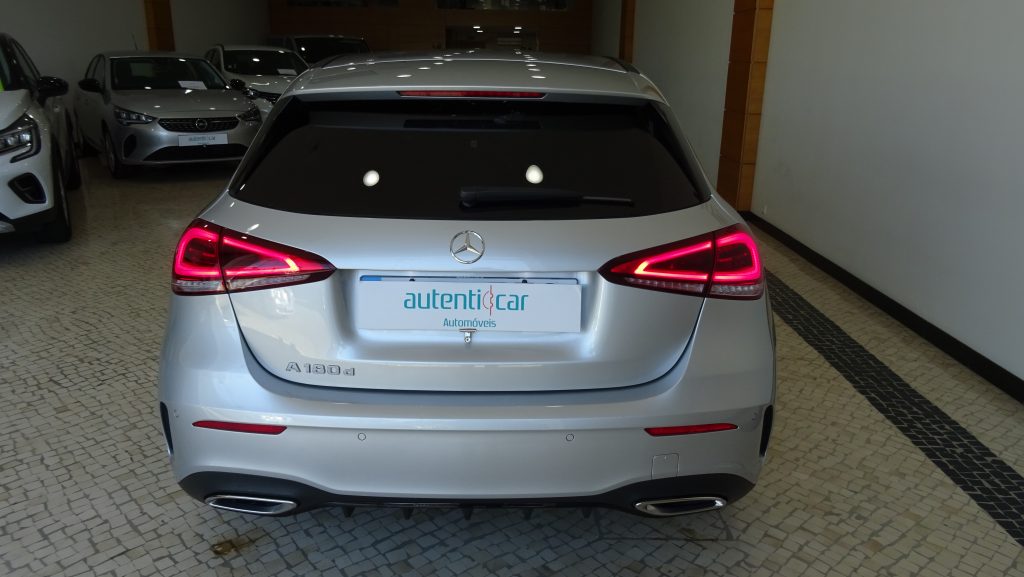 Mercedes-Benz A 180D AMG Line Aut. cheio