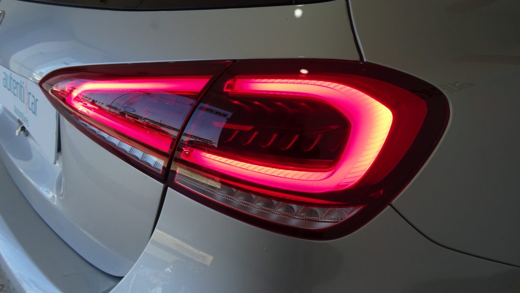 Mercedes-Benz A 180D AMG Line Aut. cheio