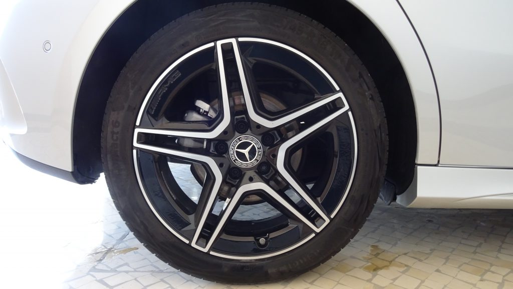 Mercedes-Benz A 180D AMG Line Aut. cheio