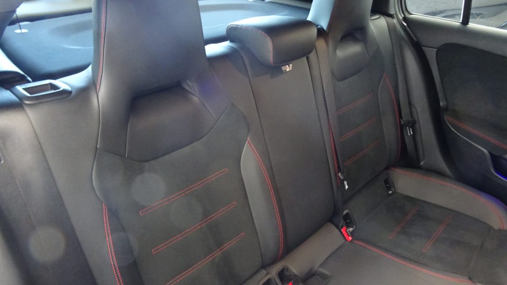 Mercedes-Benz A 180D AMG Line Aut. cheio