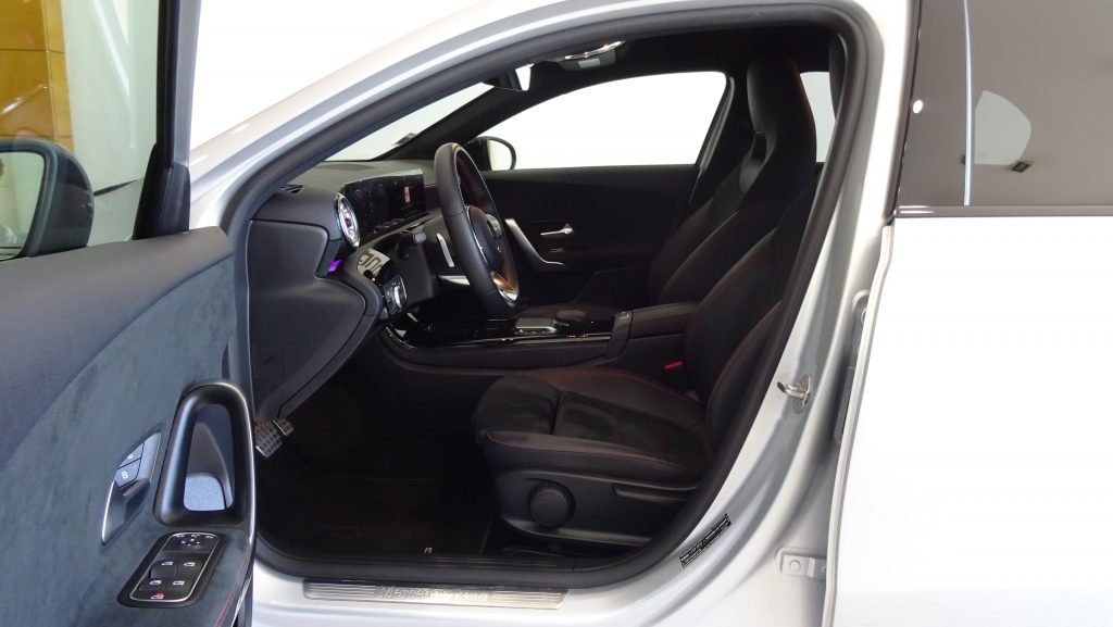 Mercedes-Benz A 180D AMG Line Aut. cheio