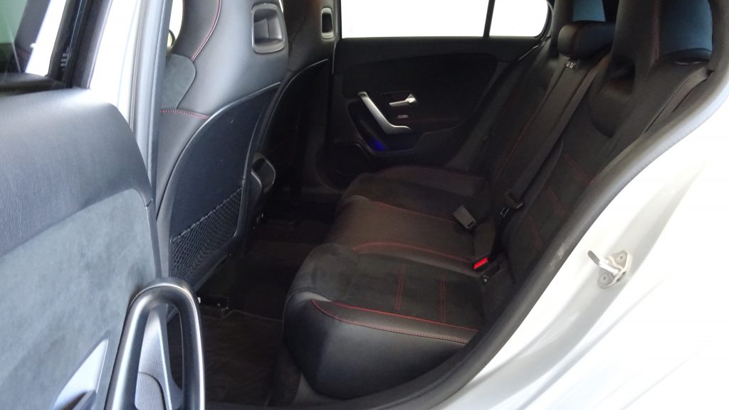 Mercedes-Benz A 180D AMG Line Aut. cheio