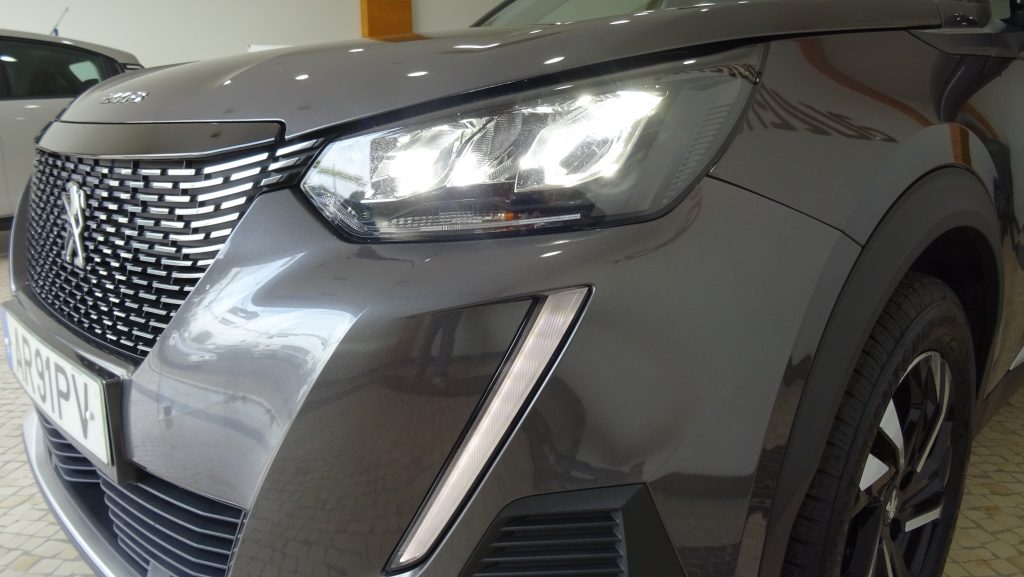 Peugeot 2008 1.5 BlueHDi Allure cheio