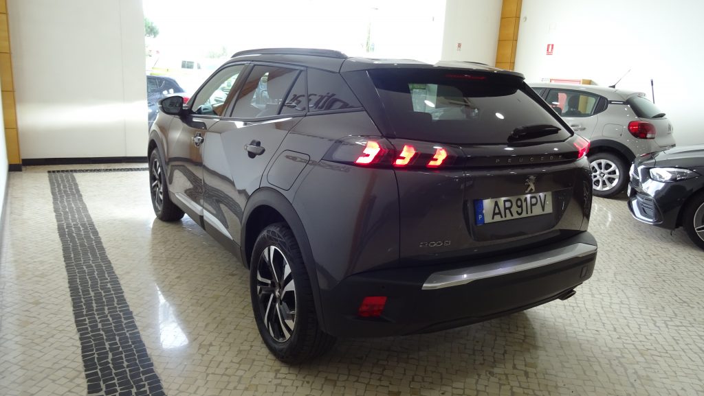 Peugeot 2008 1.5 BlueHDi Allure cheio