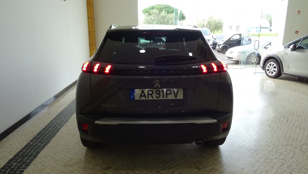 Peugeot 2008 1.5 BlueHDi Allure cheio