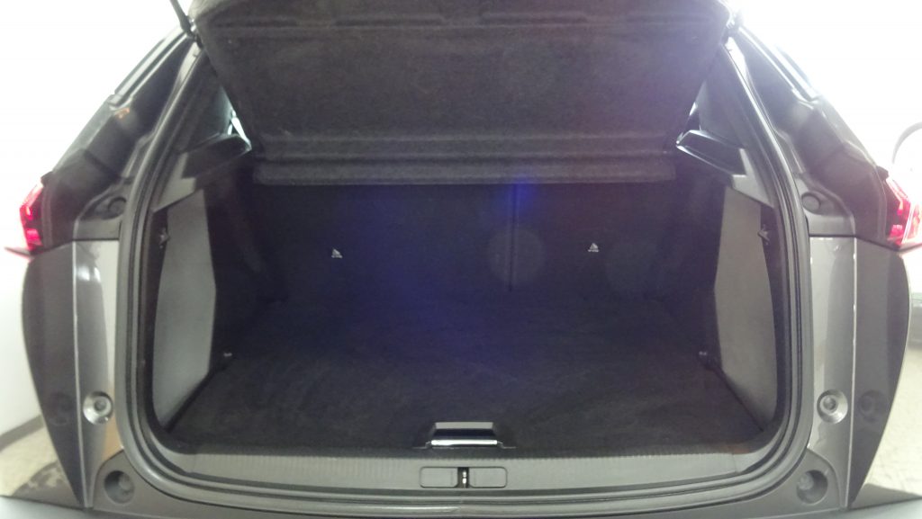 Peugeot 2008 1.5 BlueHDi Allure cheio