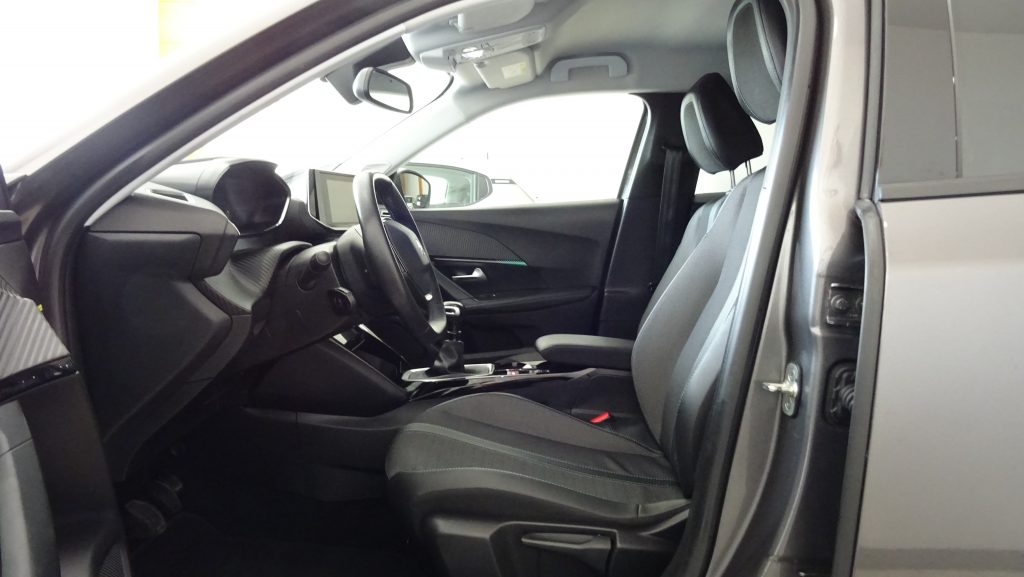 Peugeot 2008 1.5 BlueHDi Allure cheio