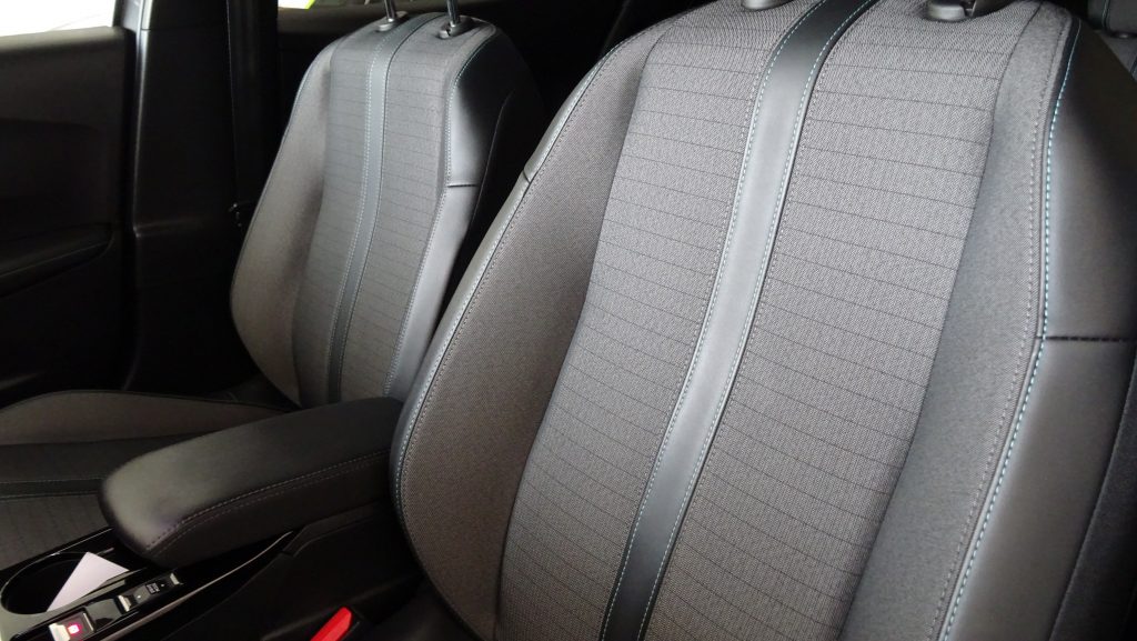 Peugeot 2008 1.5 BlueHDi Allure cheio