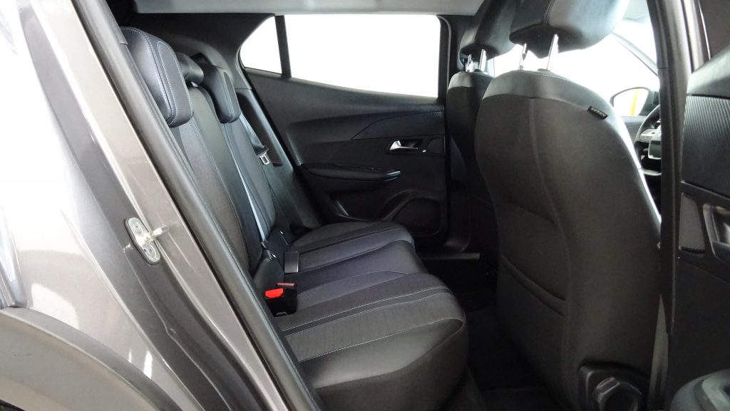 Peugeot 2008 1.5 BlueHDi Allure cheio