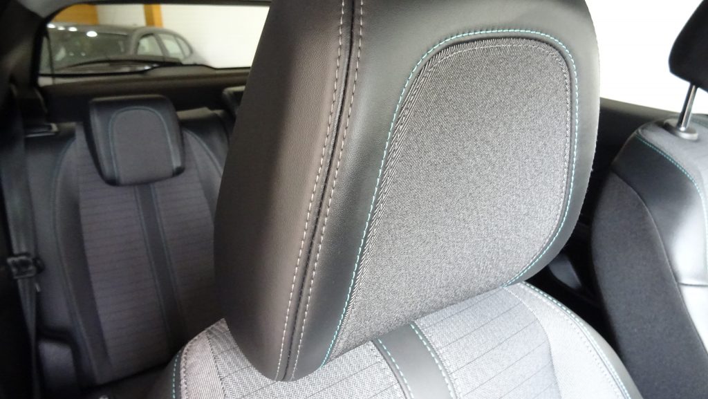 Peugeot 2008 1.5 BlueHDi Allure cheio