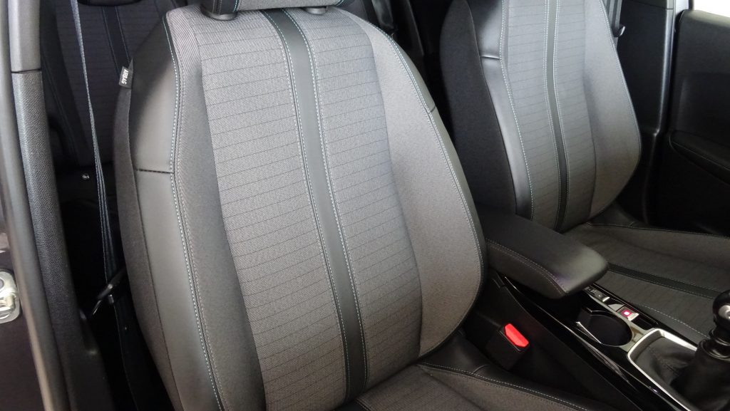 Peugeot 2008 1.5 BlueHDi Allure cheio