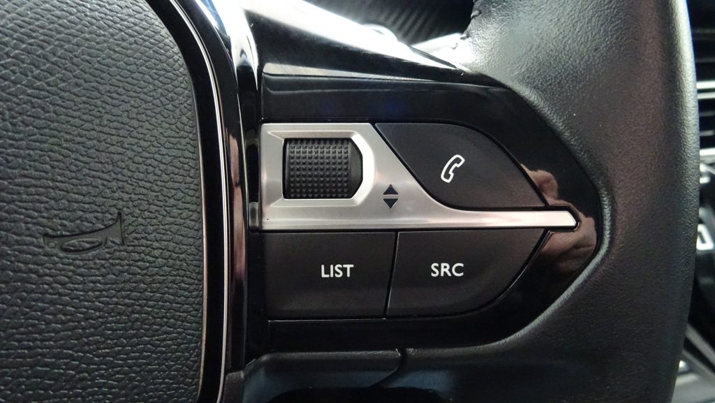 Peugeot 2008 1.5 BlueHDi Allure cheio