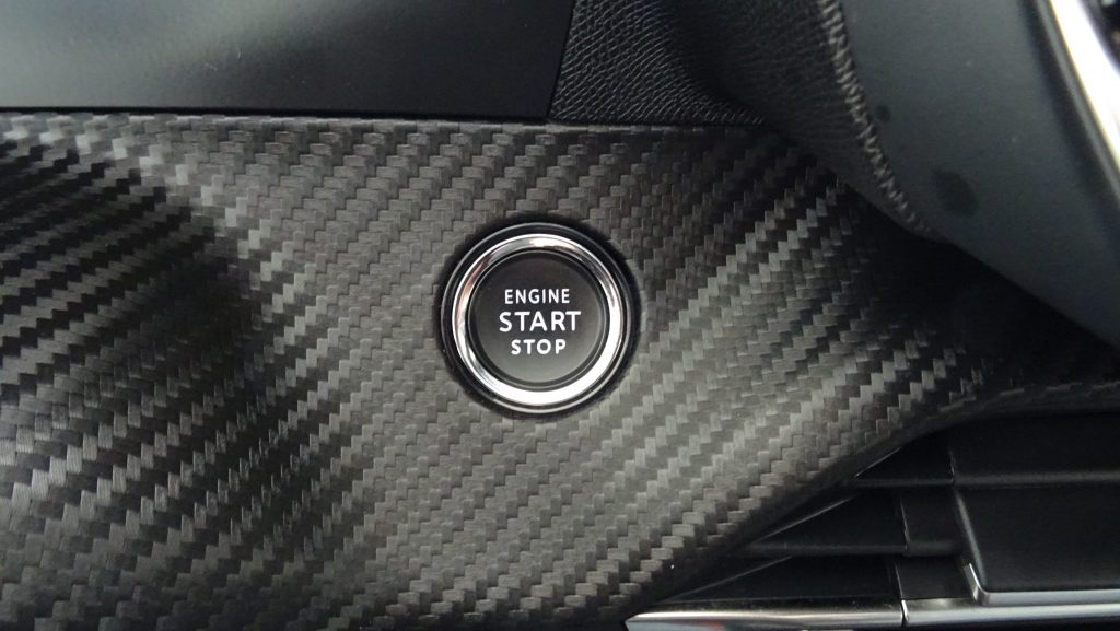 Peugeot 2008 1.5 BlueHDi Allure cheio