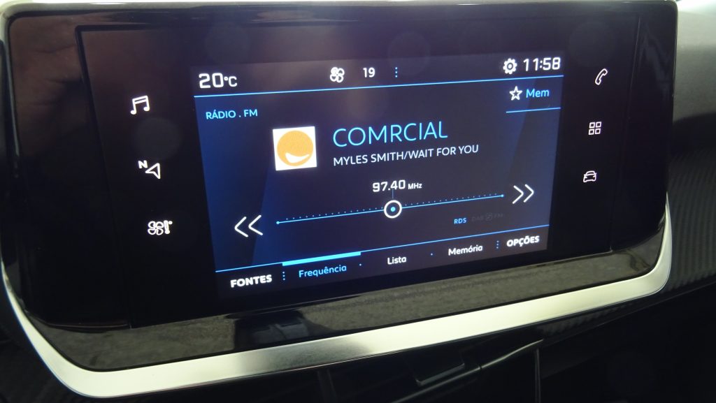 Peugeot 2008 1.5 BlueHDi Allure cheio