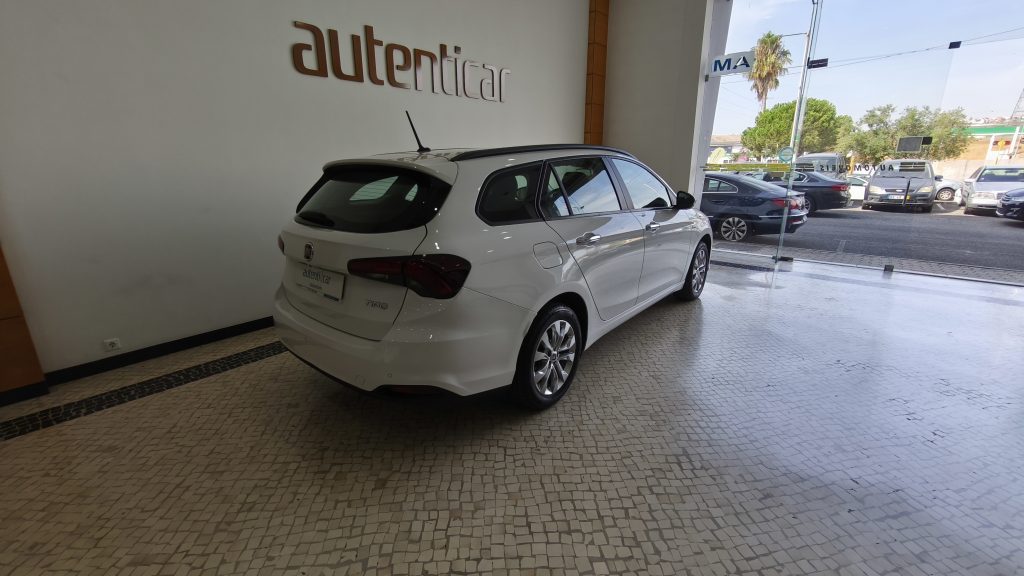 Fiat Tipo Station Wagon 1.3 M-Jet Lounge cheio