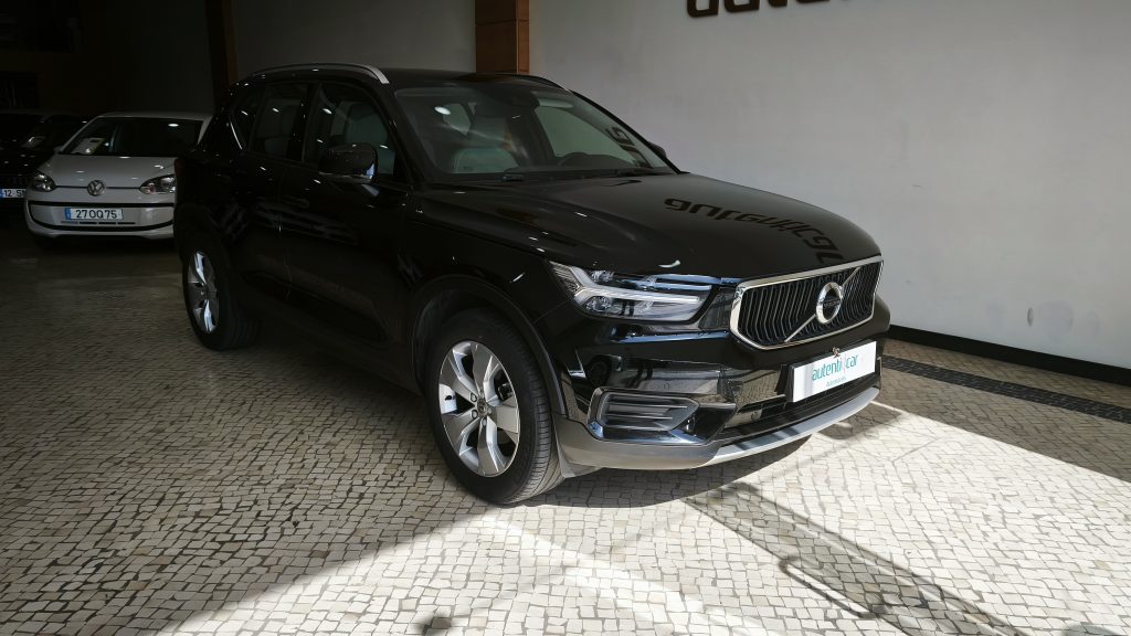 Volvo XC 40 2.0 D3 Momentum Geartronic cheio