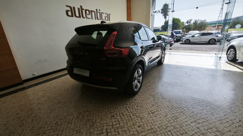 Volvo XC 40 2.0 D3 Momentum Geartronic cheio