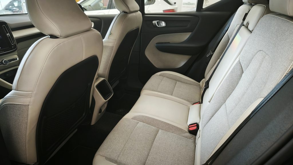 Volvo XC 40 2.0 D3 Momentum Geartronic cheio