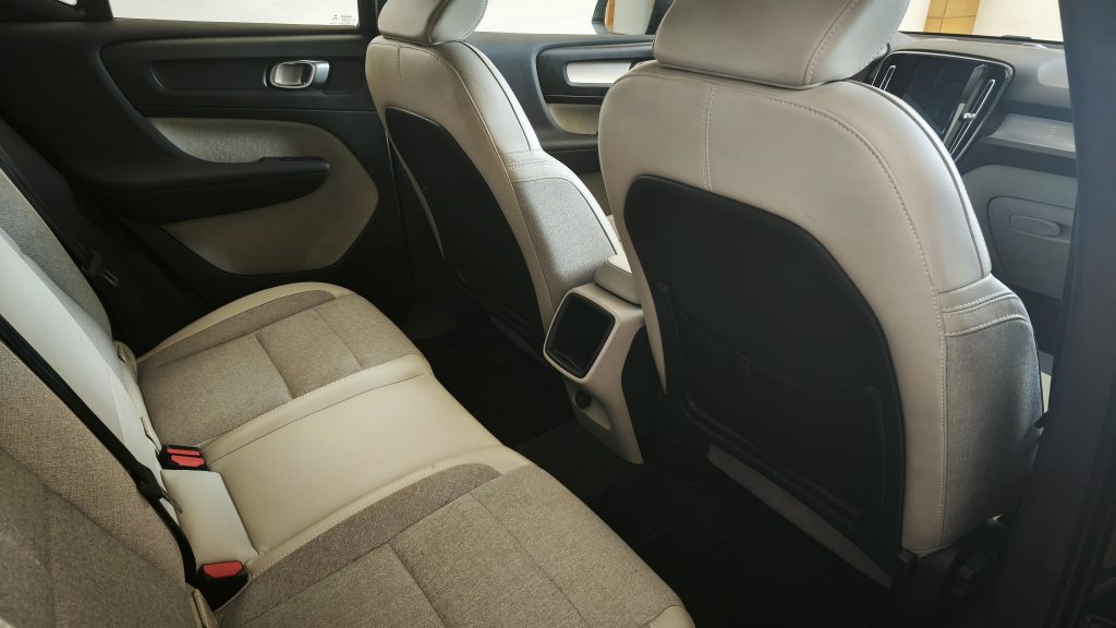 Volvo XC 40 2.0 D3 Momentum Geartronic cheio