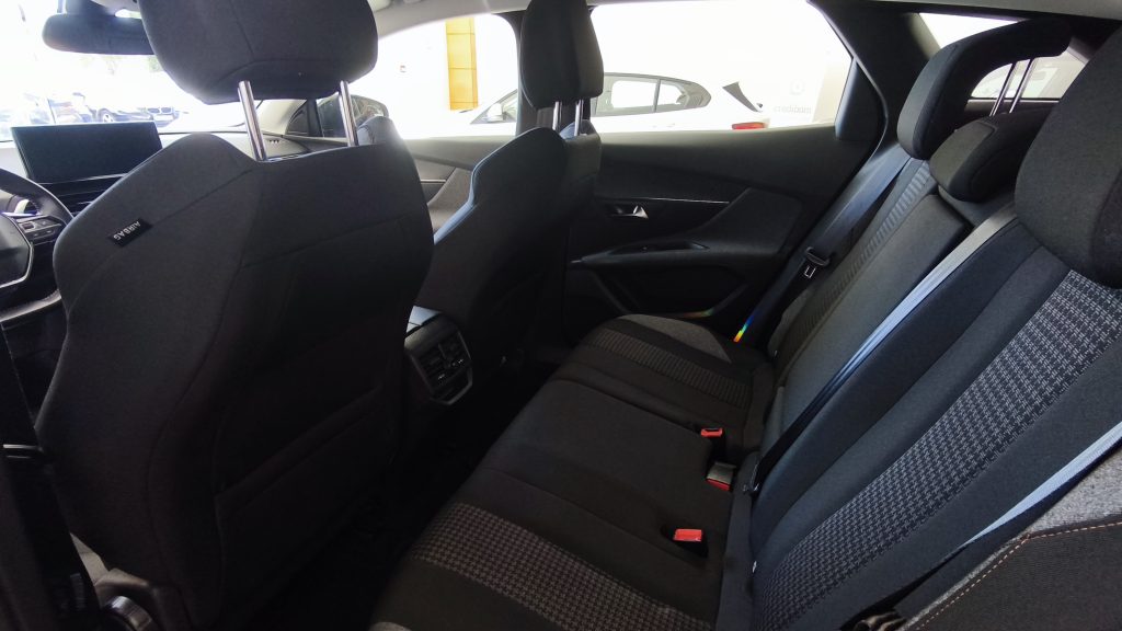 Peugeot 3008 1.5 BlueHDi active cheio