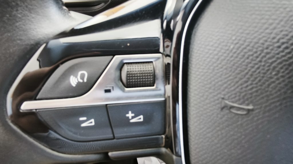 Peugeot 3008 1.5 BlueHDi active cheio