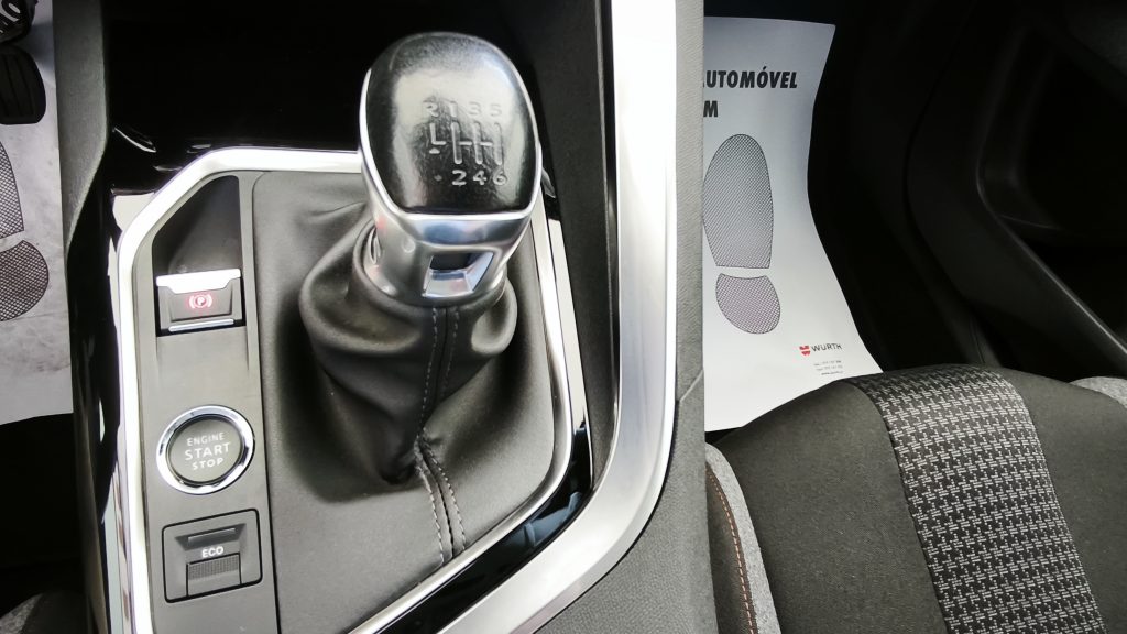 Peugeot 3008 1.5 BlueHDi active cheio