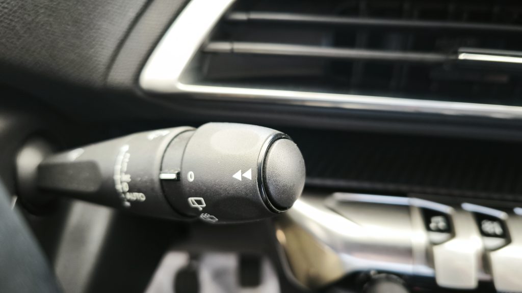 Peugeot 3008 1.5 BlueHDi active cheio