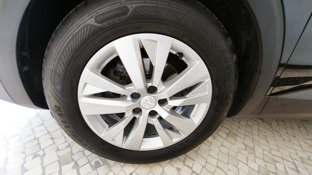 Peugeot 3008 1.5 BlueHDi active cheio