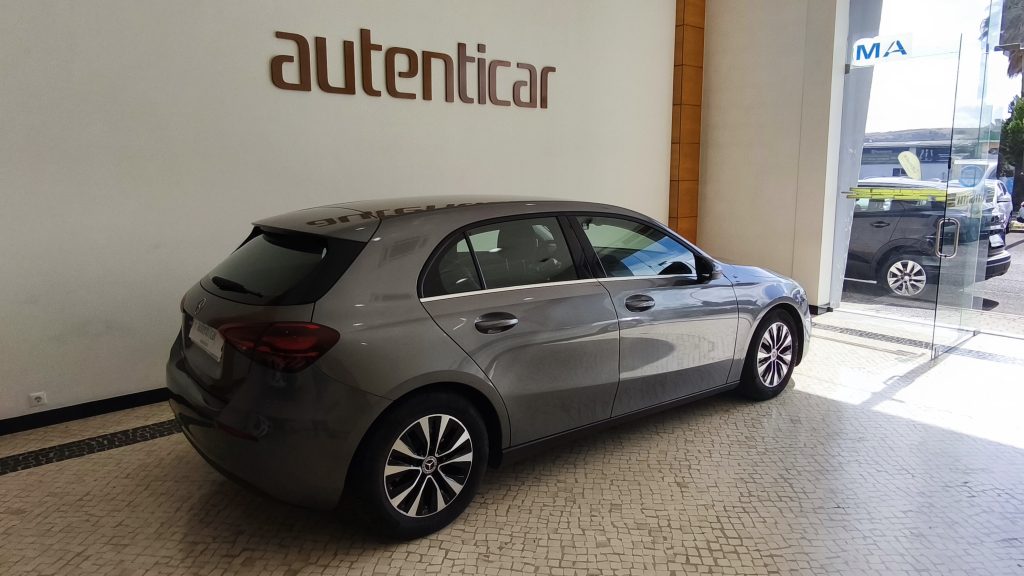 Mercedes Benz A200 Mild-Hybrid Sport Aut. cheio