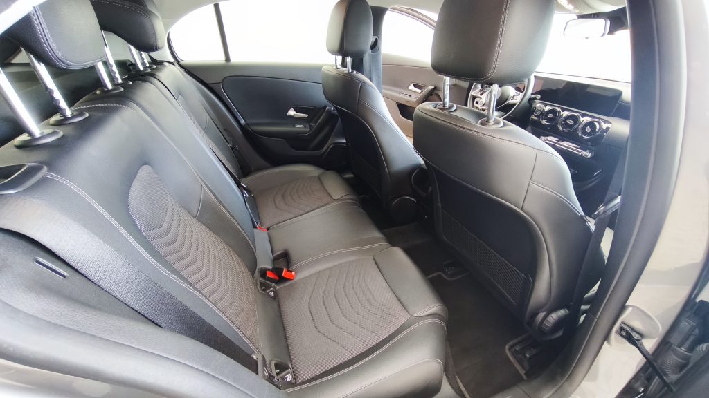 Mercedes Benz A200 Mild-Hybrid Sport Aut. cheio