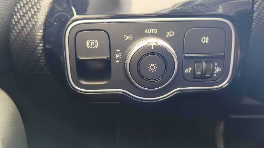 Mercedes Benz A200 Mild-Hybrid Sport Aut. cheio