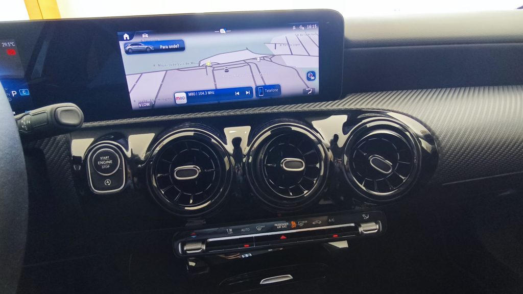 Mercedes Benz A200 Mild-Hybrid Sport Aut. cheio