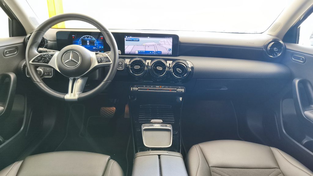 Mercedes Benz A200 Mild-Hybrid Sport Aut. cheio