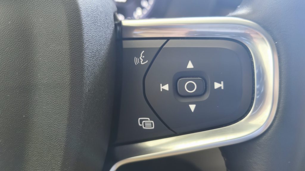 VOLVO XC 40 T5 Plug-in Hybrid cheio