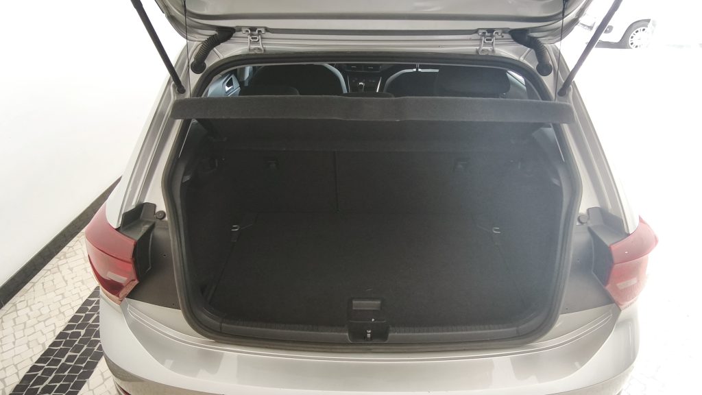 Volkswagen Polo 1.0 TSI Life cheio