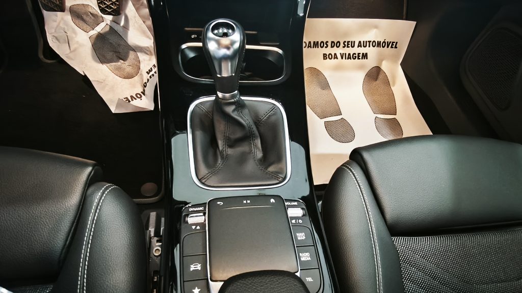 Mercedes Benz A 180 d Progressive cheio