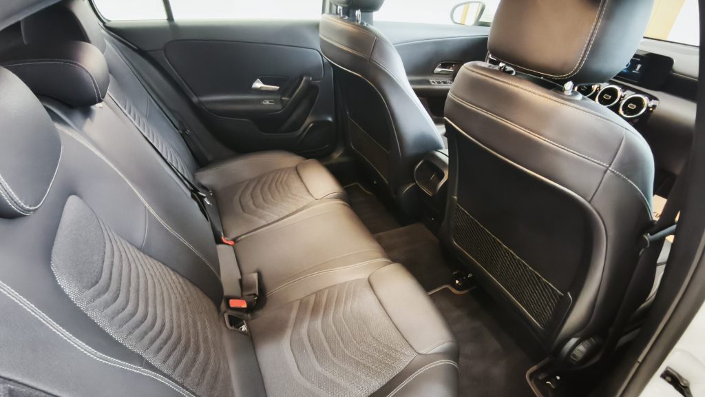 Mercedes Benz A 180 d Progressive cheio