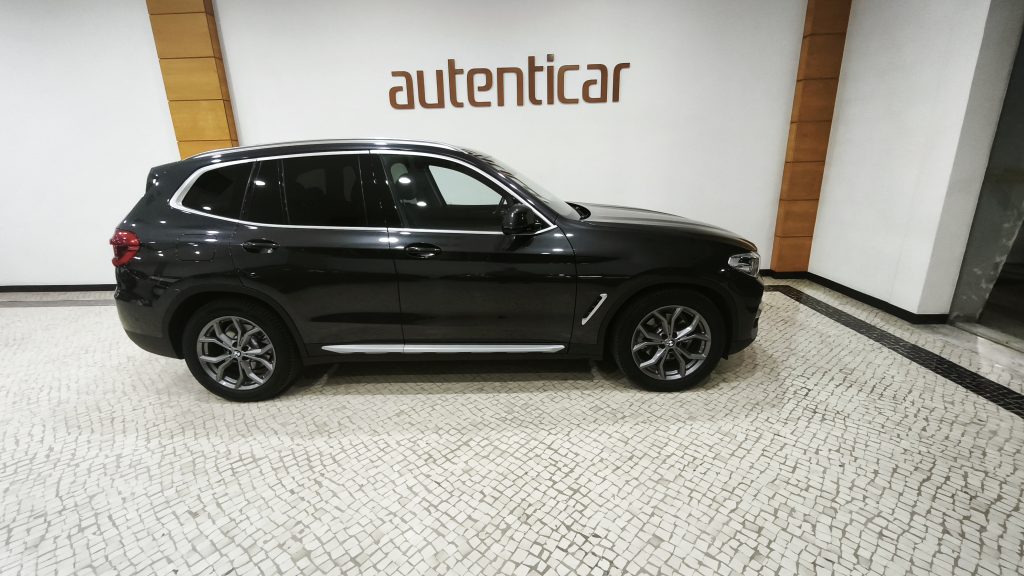 BMW X3 sDrive Auto cheio