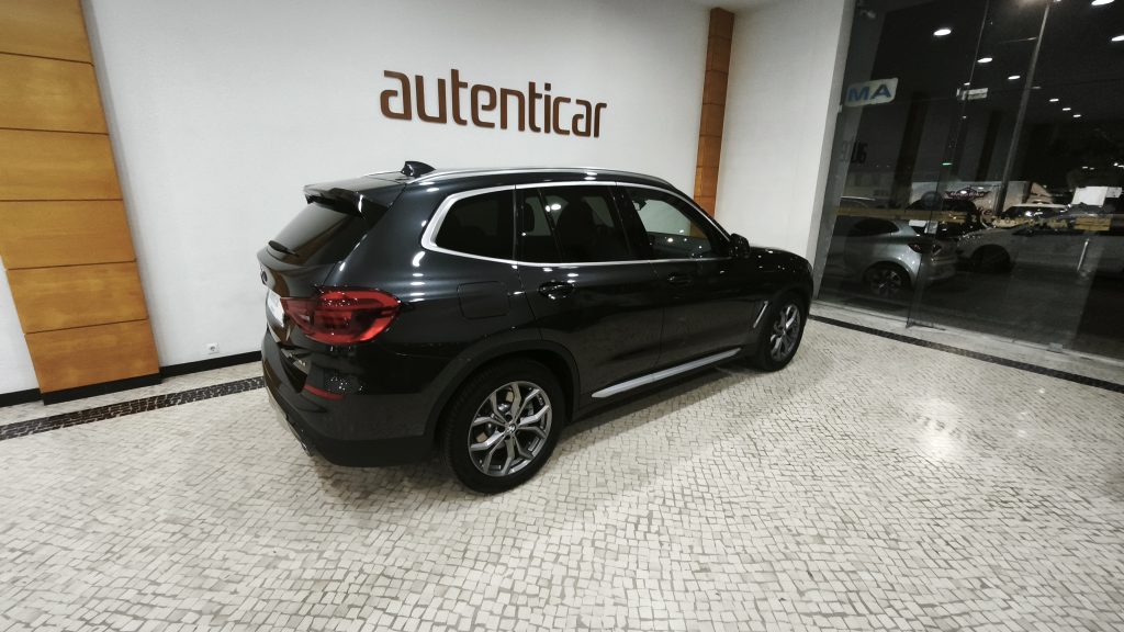 BMW X3 sDrive Auto cheio