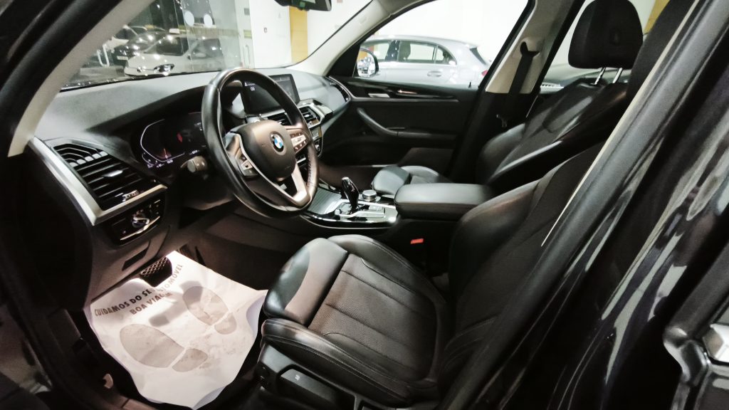 BMW X3 sDrive Auto cheio
