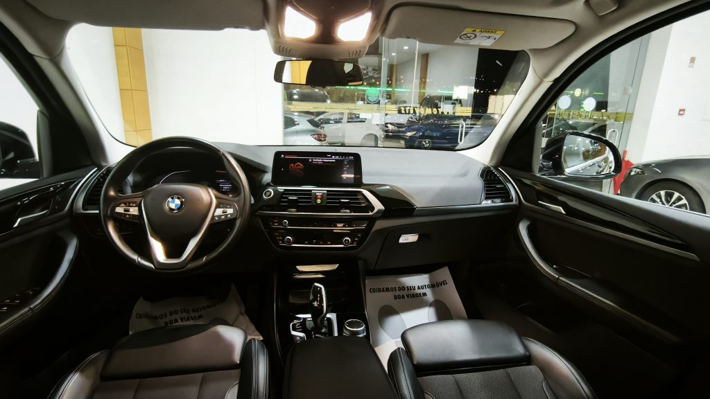 BMW X3 sDrive Auto cheio