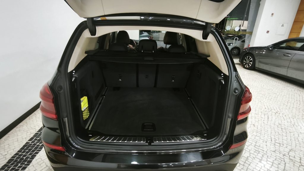 BMW X3 sDrive Auto cheio
