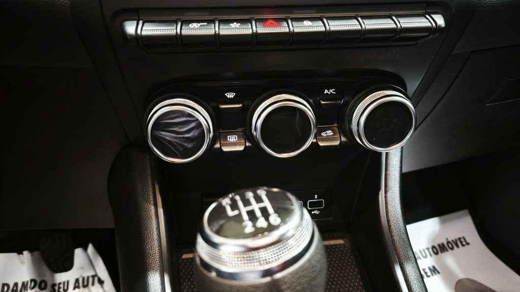 Renault Captur 1.0 TCe Techno cheio