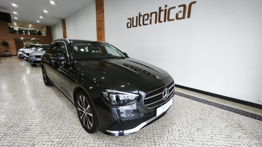 Mercedes Benz E 300 de Avantgarde cheio