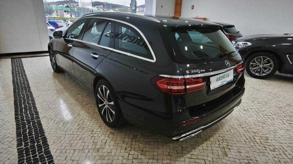 Mercedes Benz E 300 de Avantgarde cheio