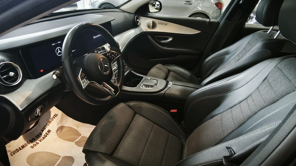 Mercedes Benz E 300 de Avantgarde cheio