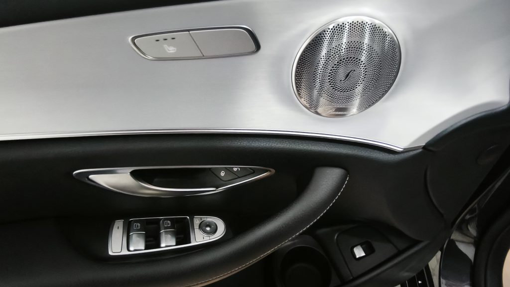 Mercedes Benz E 300 de Avantgarde cheio