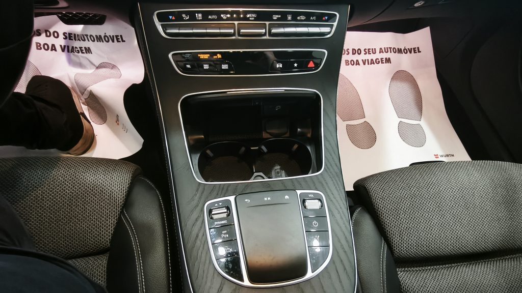 Mercedes Benz E 300 de Avantgarde cheio