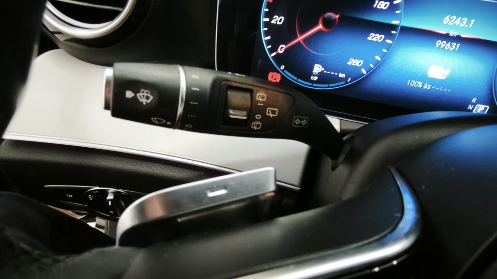 Mercedes Benz E 300 de Avantgarde cheio